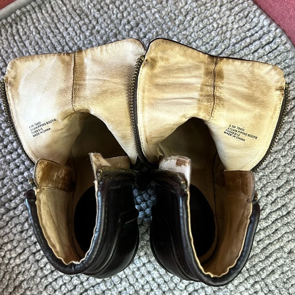 FRYE SYLVIA‎ PIPPING BOOTIE